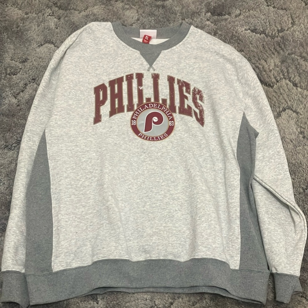 Philadelphia Phillies Gray Sweater